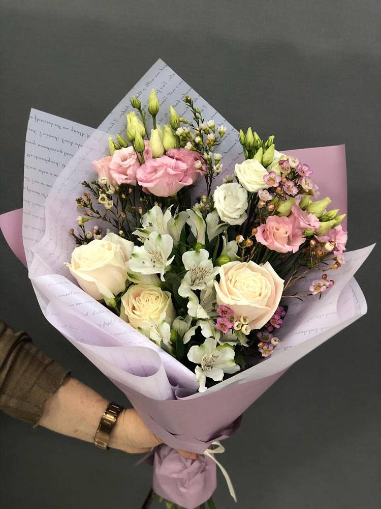 Букет цветов из: Альстромерии, Розы и Лизиантусы в Верхние Серги