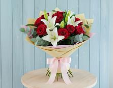 Букет цветов из:  Лилии и Розы #REPLACE_PRED# Верхние Серги