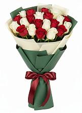 Букет Микс из красных и белых роз в Верхние Серги