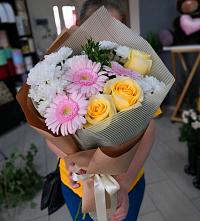 Букет цветов из:  Герберы, Розы и Хризантемы в Верхние Серги