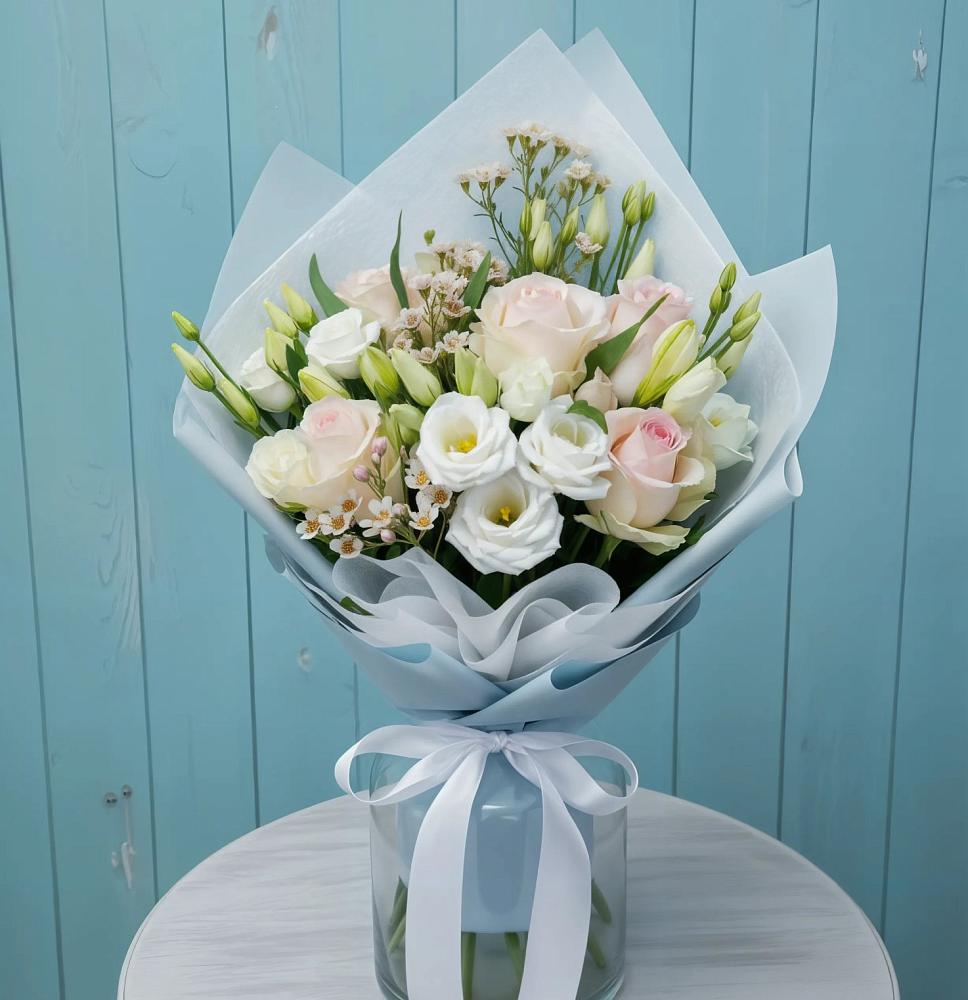 Букет цветов из: Розы и Лизиантусы в Верхние Серги