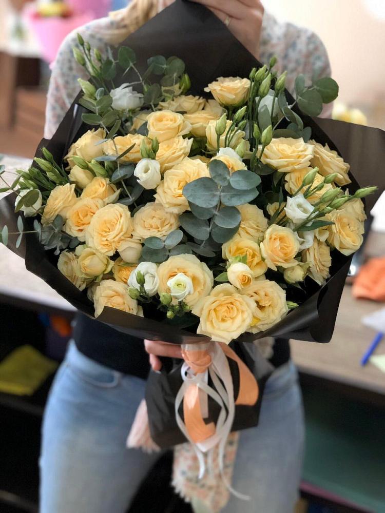 Букет цветов из: Розы и Лизиантусы в Верхние Серги