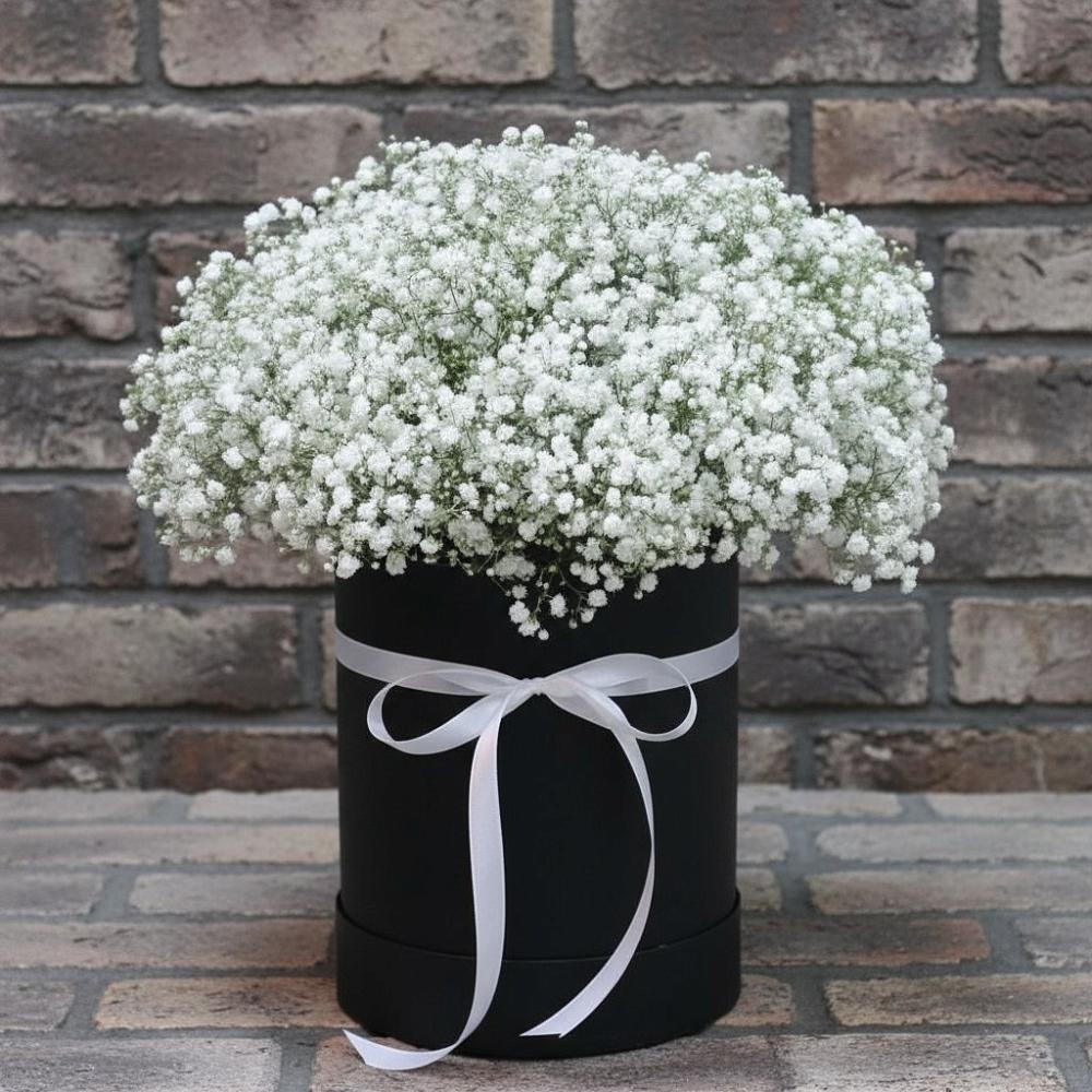 Цветочная композиция из Гипсофила в шляпной коробке в Верхние Серги