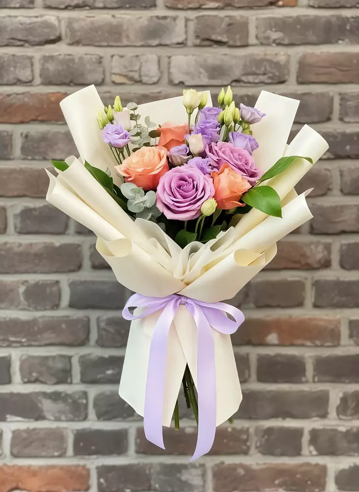 Букет цветов из: Лизиантусы и Розы в Верхние Серги