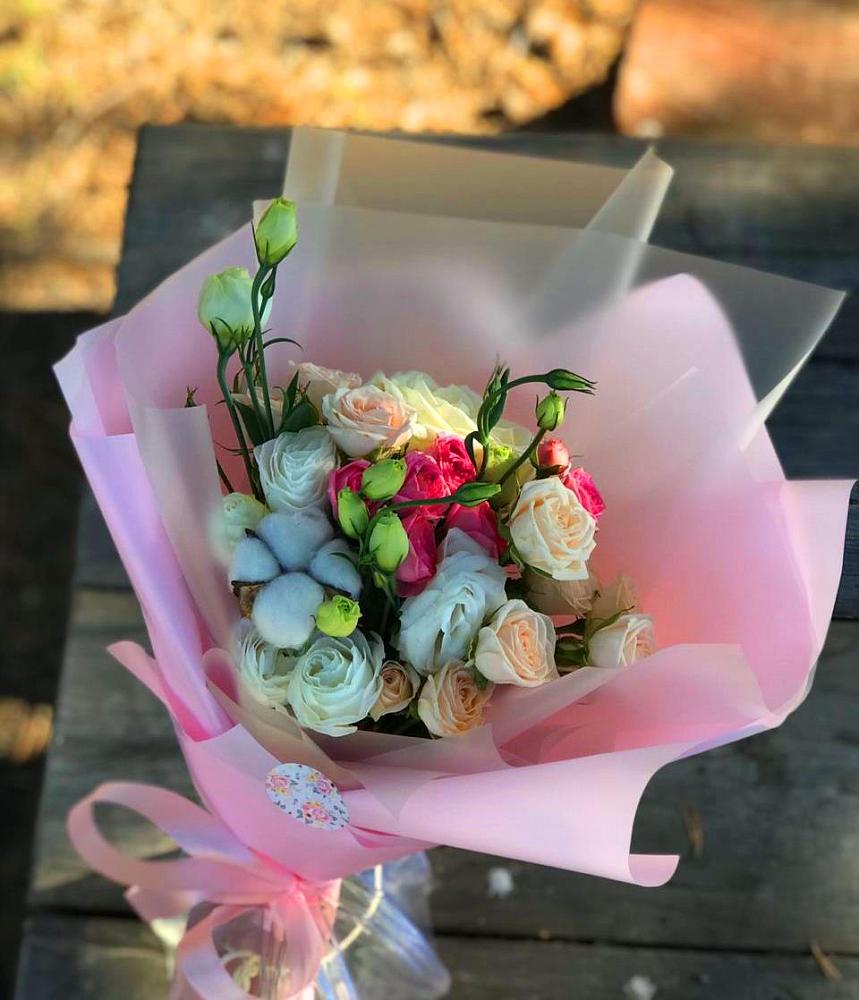 Букет цветов из: Розы и Лизиантусы в Верхние Серги