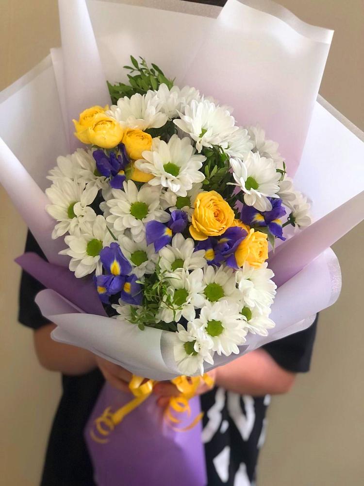 Букет цветов из: Ирисы, Хризантемы и Розы в Верхние Серги