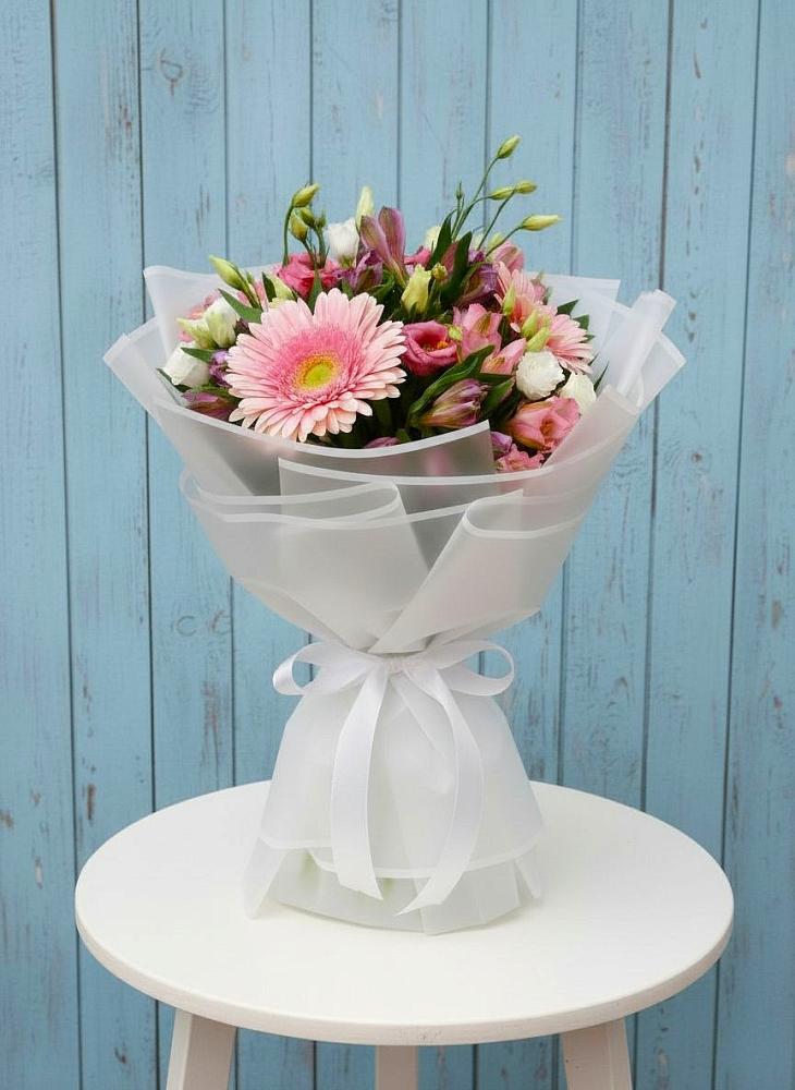 Букет цветов из: Герберы, Альстромерии и Лизиантусы в Верхние Серги