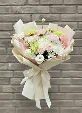 Букет цветов из:  Гвоздики, Розы, Лизиантусы и Хризантемы #REPLACE_PRED# Верхние Серги