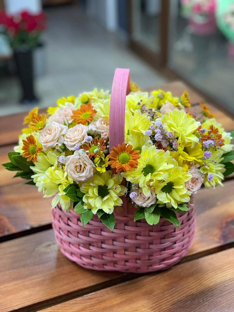 Цветочная композиция из Хризантемы и Розы в корзине в Верхние Серги