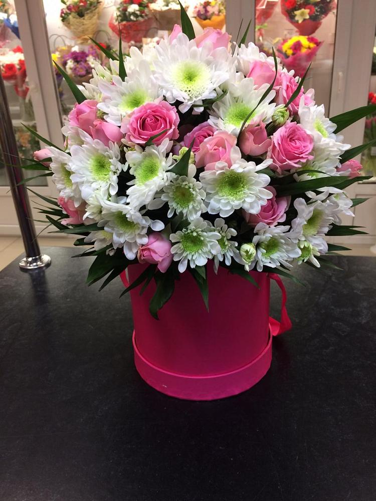 Цветочная композиция из Розы и Хризантемы в шляпной коробке в Верхние Серги