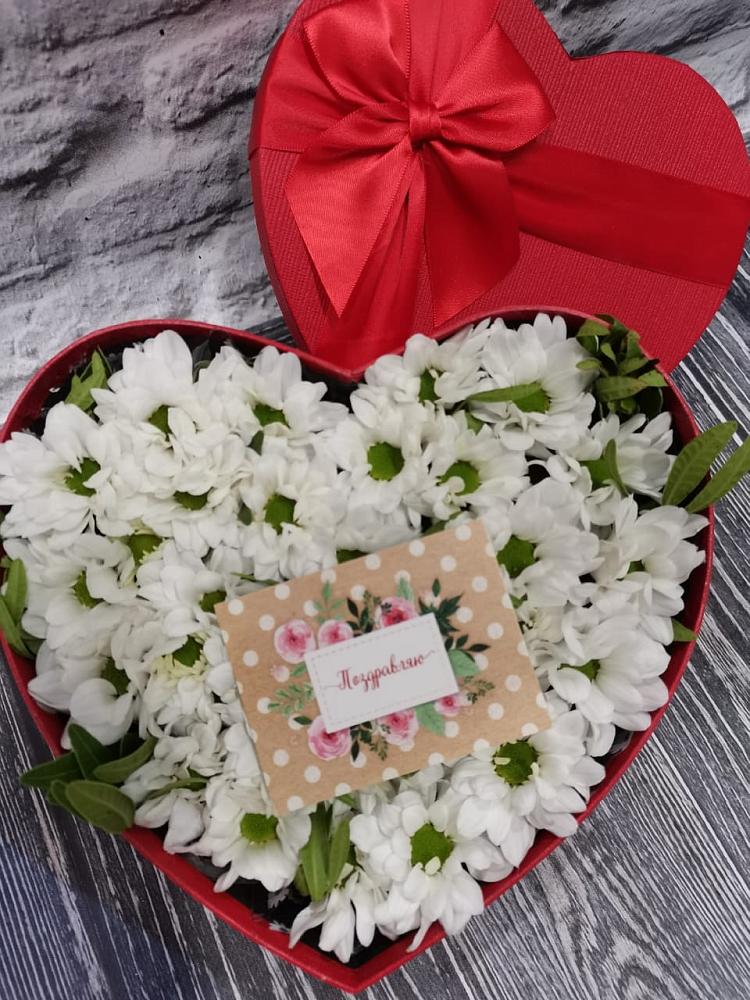 Цветочная композиция из Хризантемы в виде сердца в Верхние Серги