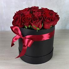 Цветочная композиция из Розы в шляпной коробке в Верхние Серги